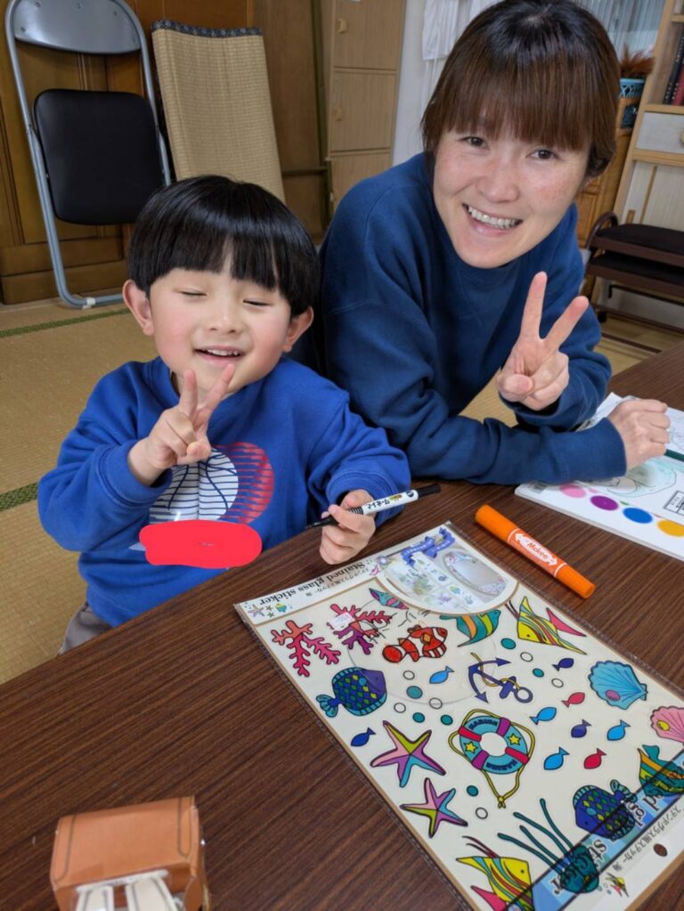 【2026年3月】富士市の子ども食堂「うちっち」活動報告フォトギャラリー​：オリジナルキーホルダー作り