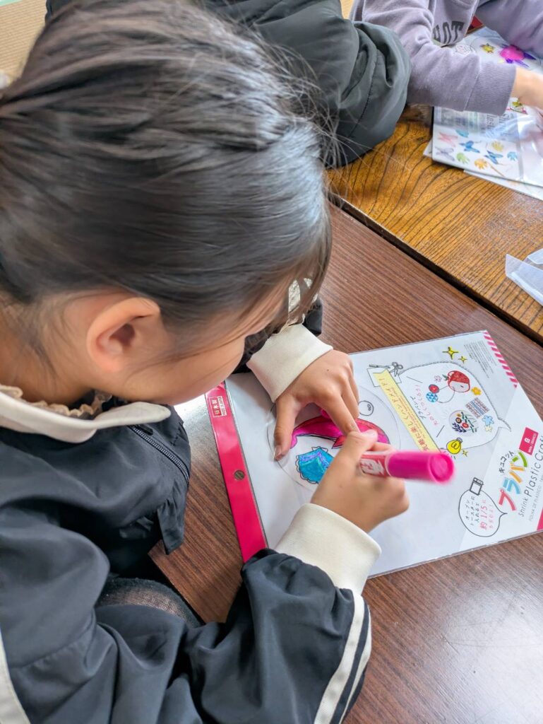 【2026年3月】富士市の子ども食堂「うちっち」活動報告フォトギャラリー​：オリジナルキーホルダー作り