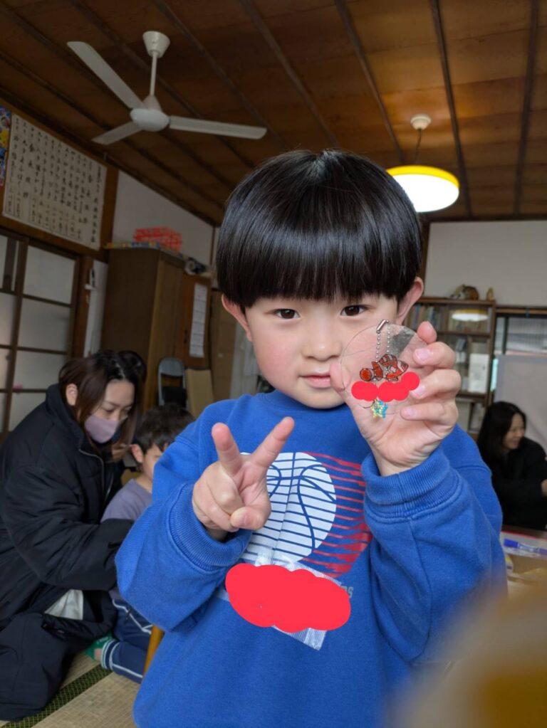 【2026年3月】富士市の子ども食堂「うちっち」活動報告フォトギャラリー​：オリジナルキーホルダー作り