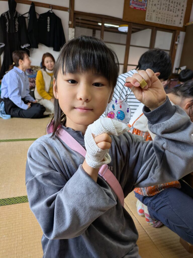 【2026年3月】富士市の子ども食堂「うちっち」活動報告フォトギャラリー​：オリジナルキーホルダー作り