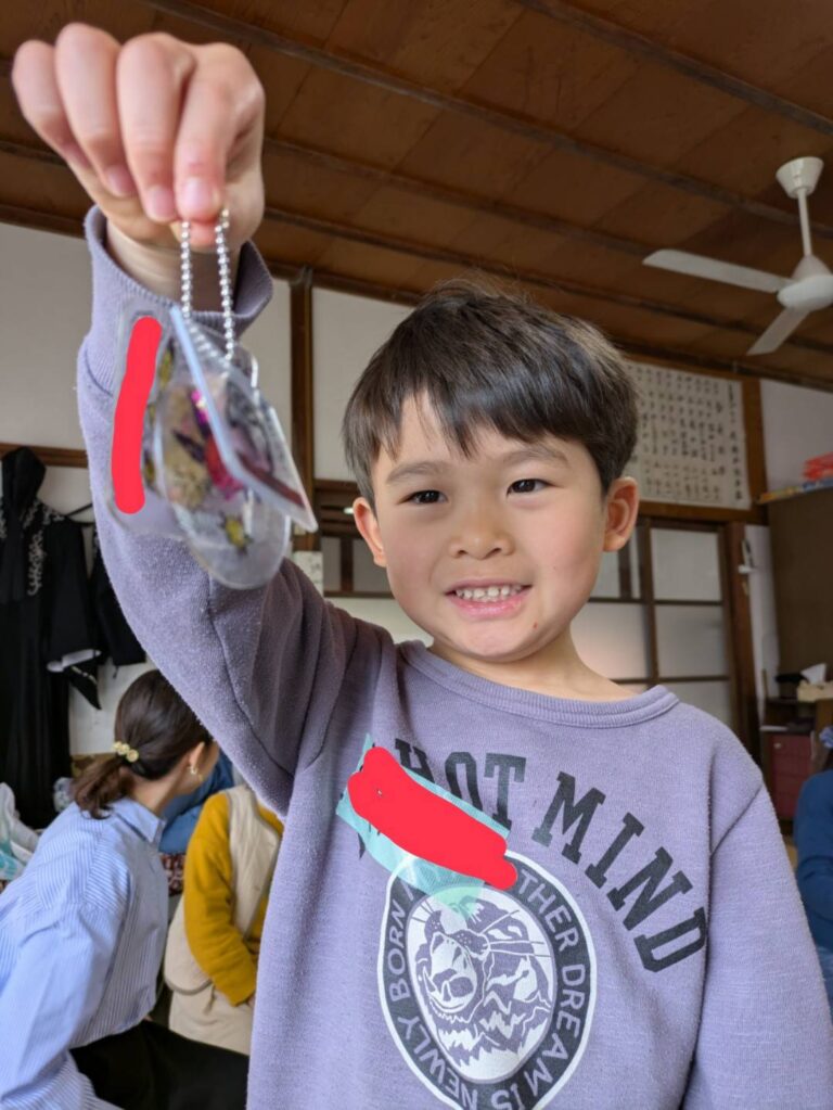 【2026年3月】富士市の子ども食堂「うちっち」活動報告フォトギャラリー​：オリジナルキーホルダー作り